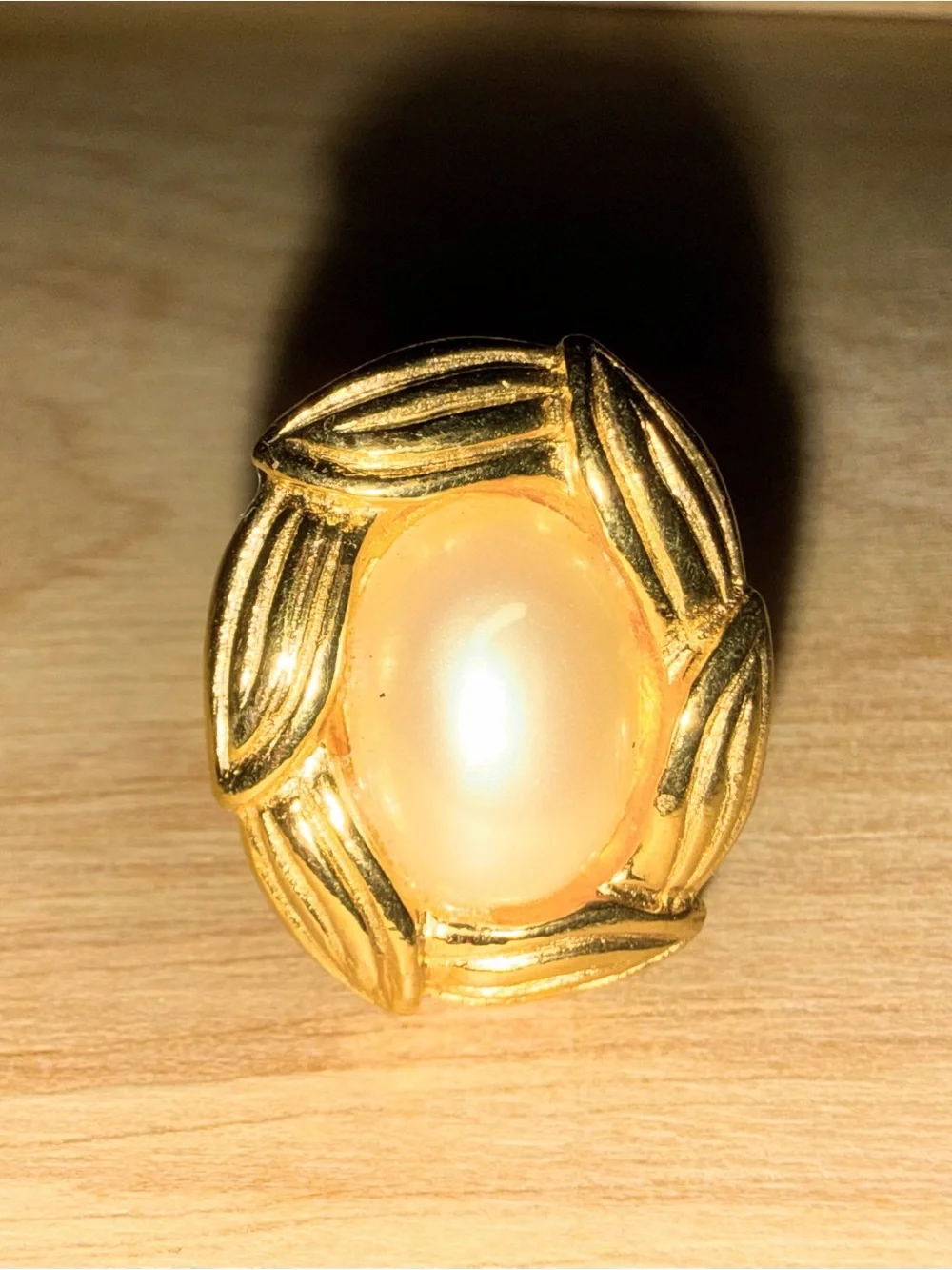 Vintage Gold-Tone Leaf & Faux Pearl Statement Cocktail Ring size Med to Lg